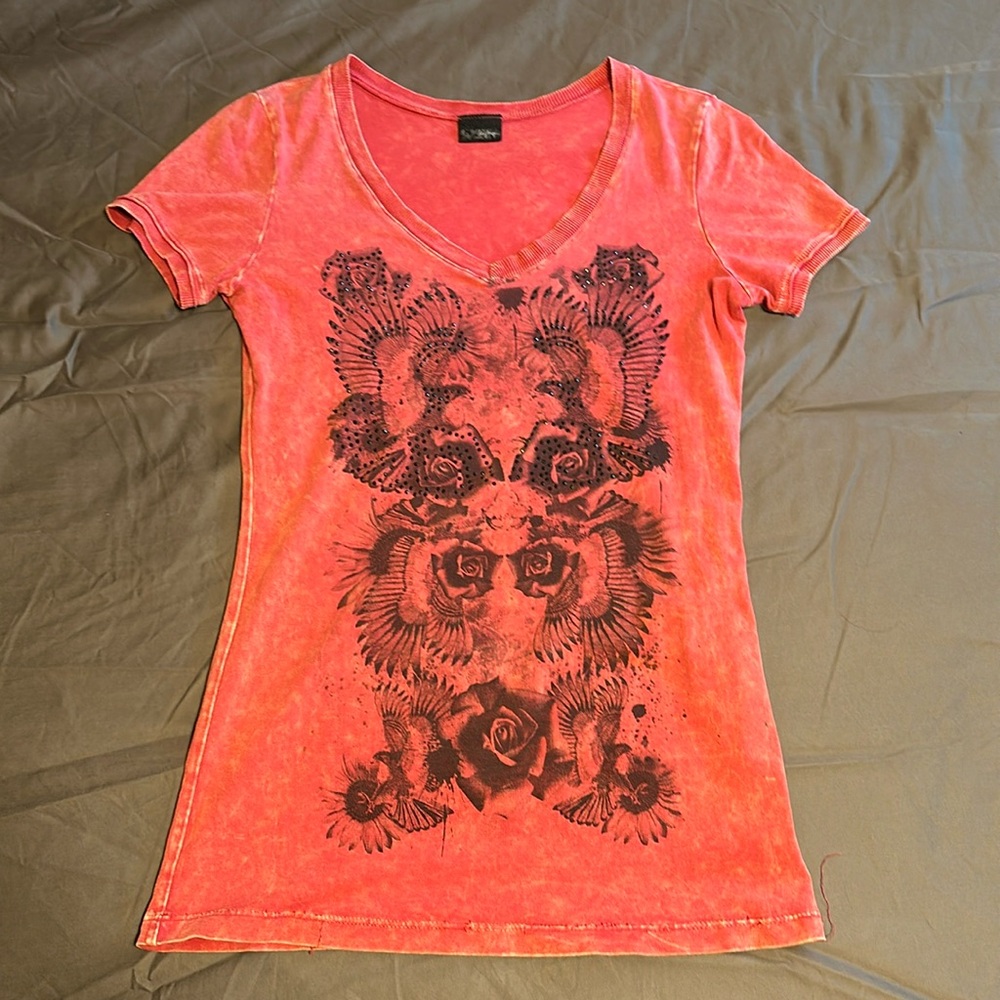 Daytrip large v neck shirt